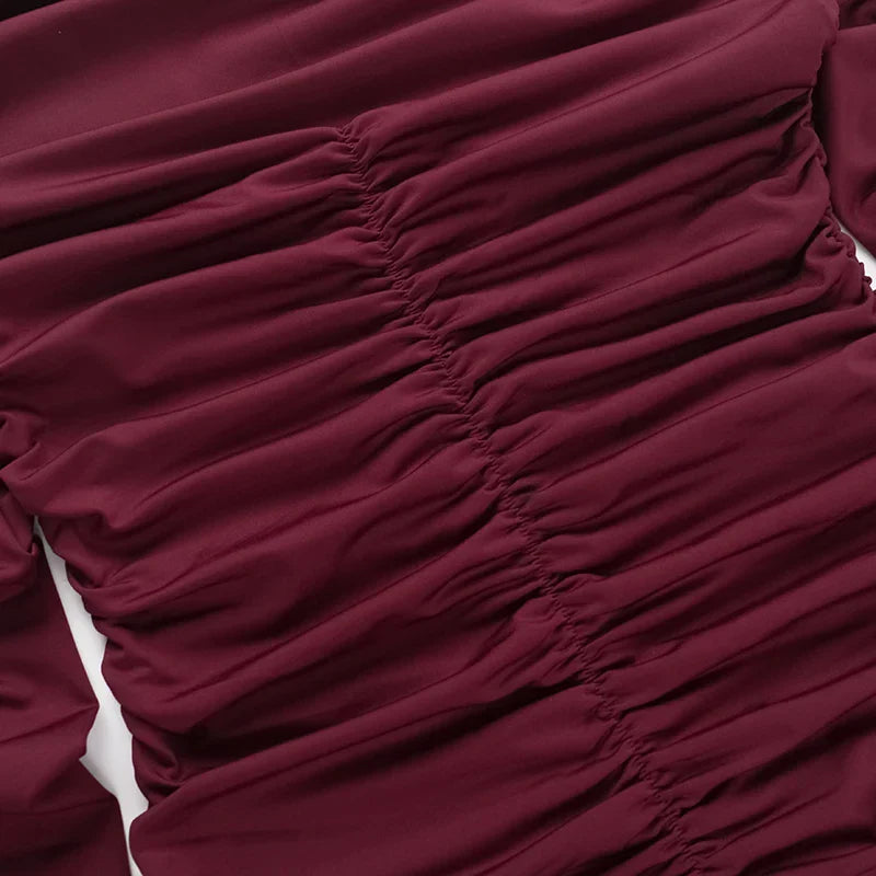 Bruce שמלת מיני אוף שולדר עם קפלים מחטבים