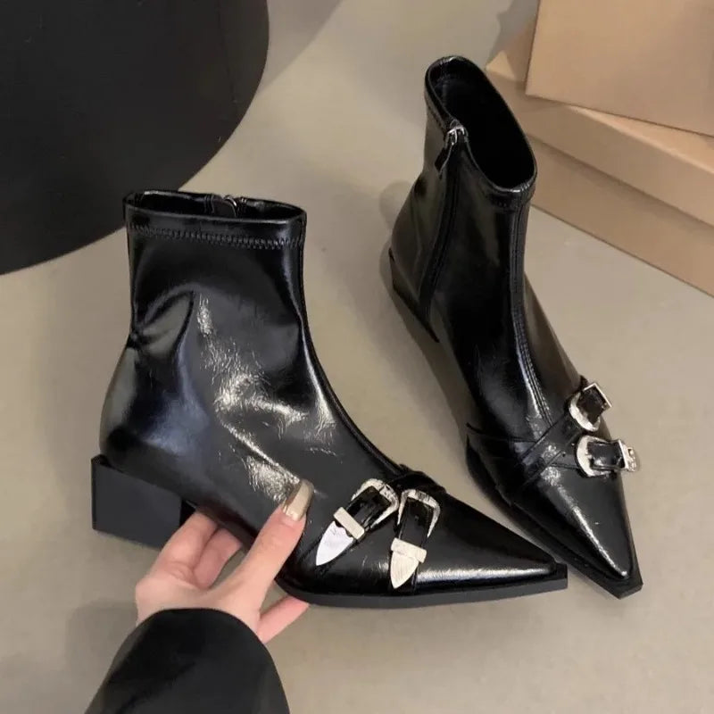 מגפון עקב יוקרתי עם רצועות קרוס דגם אורין