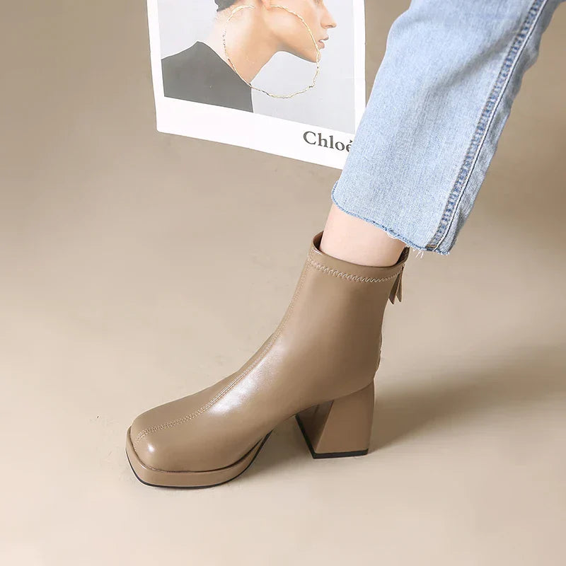 Mills מגפוני דמוי עור עם עקב