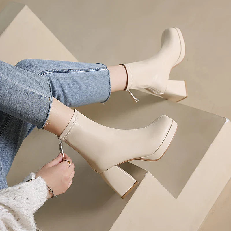 Mills מגפוני דמוי עור עם עקב